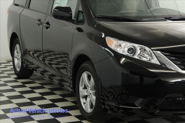 Toyota Sienna 2012 photo 5