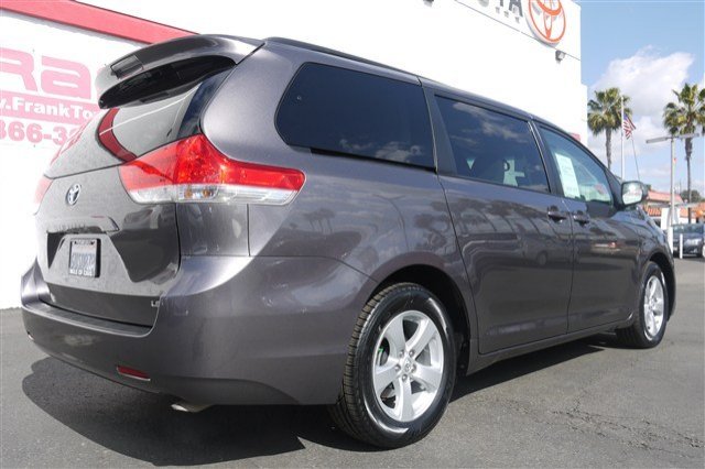 Toyota Sienna SLE --z71 Pkg Unspecified