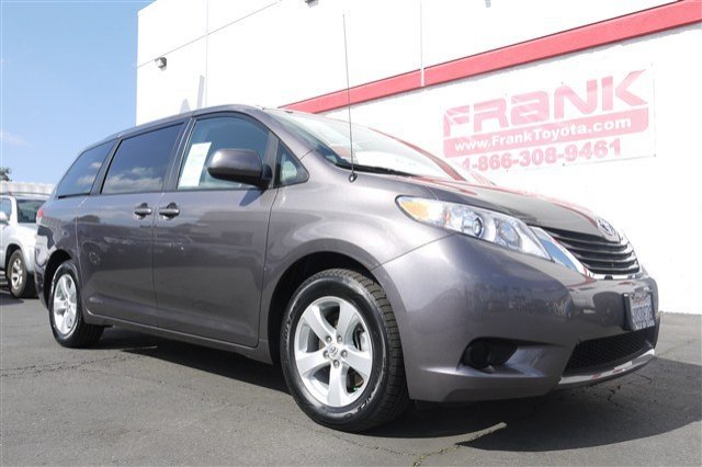 Toyota Sienna 2012 photo 4