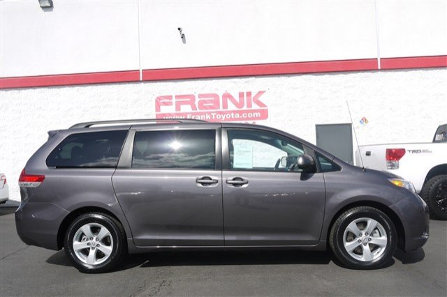 Toyota Sienna 2012 photo 5