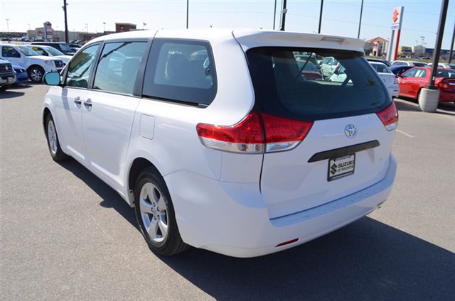 Toyota Sienna 2012 photo 4