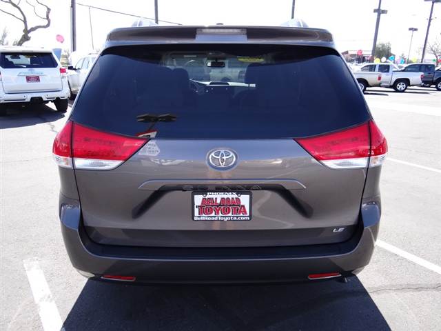 Toyota Sienna 2012 photo 4