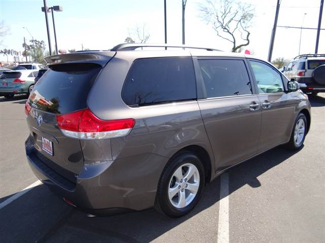 Toyota Sienna 2012 photo 5