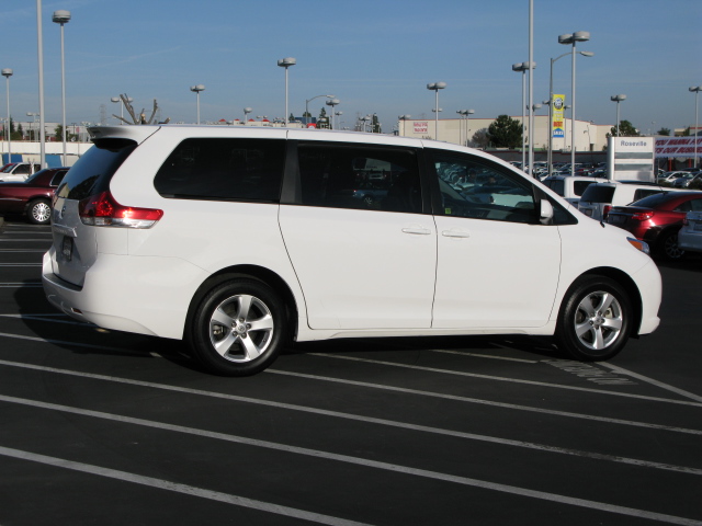 Toyota Sienna SLE --z71 Pkg Unspecified