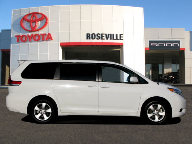 Toyota Sienna 2012 photo 4