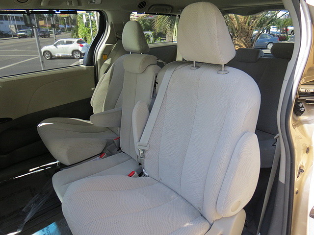 Toyota Sienna SLE --z71 Pkg Unspecified