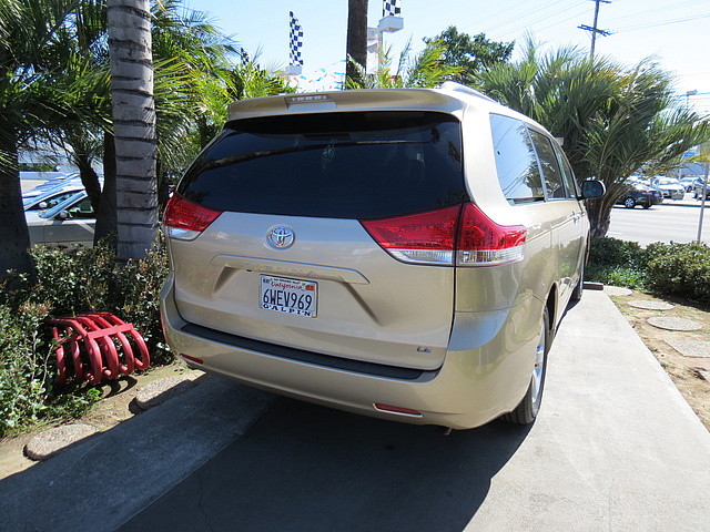 Toyota Sienna 2012 photo 1