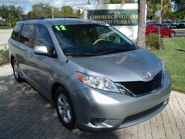 Toyota Sienna 2012 photo 4