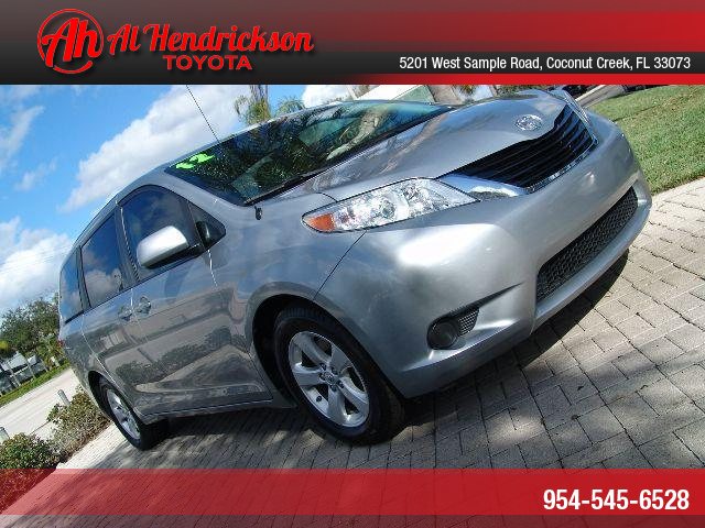 Toyota Sienna 2012 photo 5