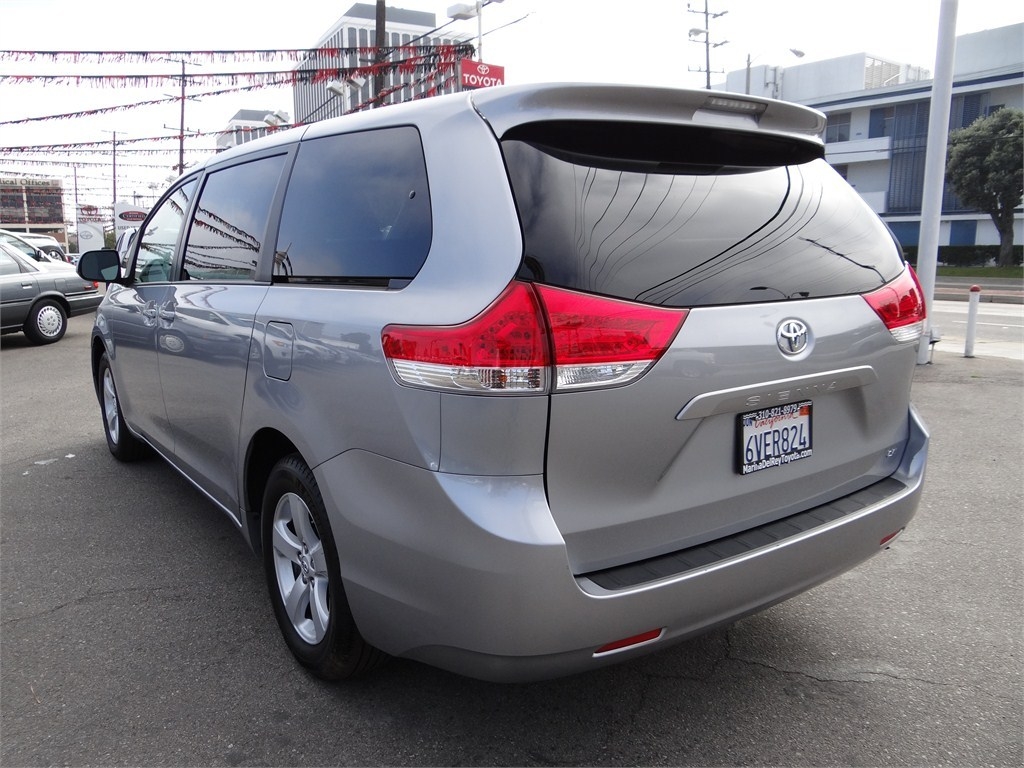 Toyota Sienna SLE --z71 Pkg Unspecified