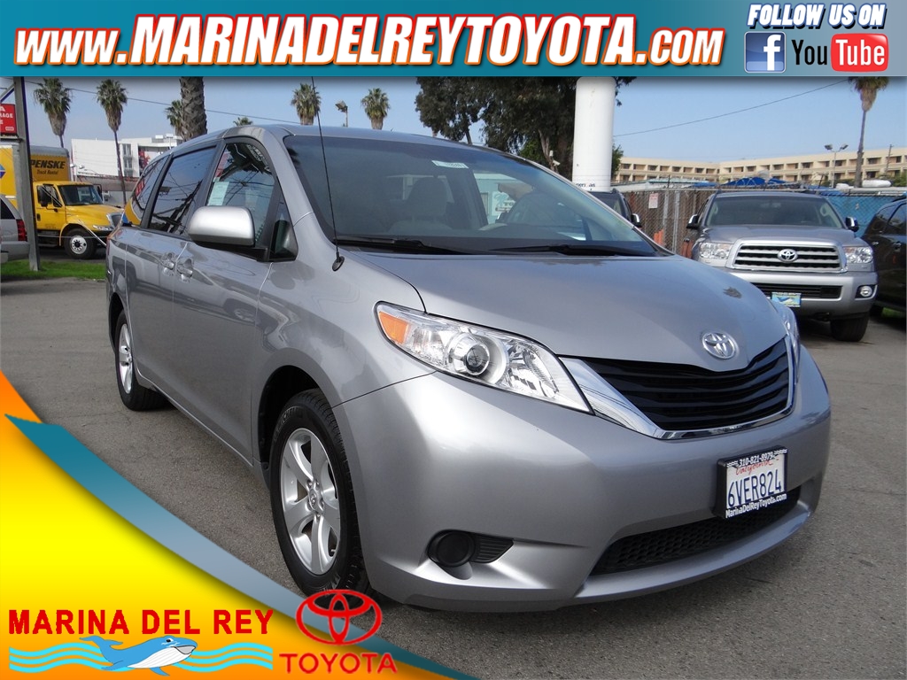 Toyota Sienna 2012 photo 5