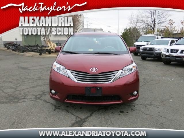 Toyota Sienna 2012 photo 5
