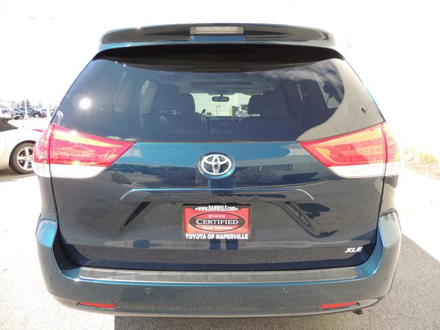 Toyota Sienna 2012 photo 4