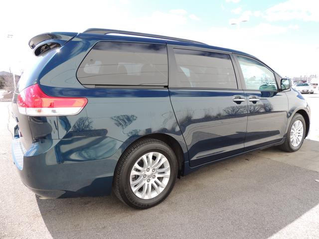 Toyota Sienna 2012 photo 5