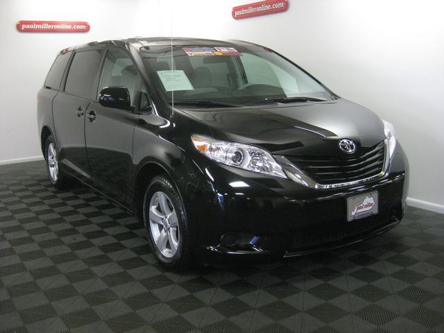 Toyota Sienna 2012 photo 1