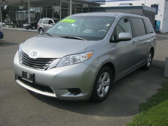 Toyota Sienna 2012 photo 4