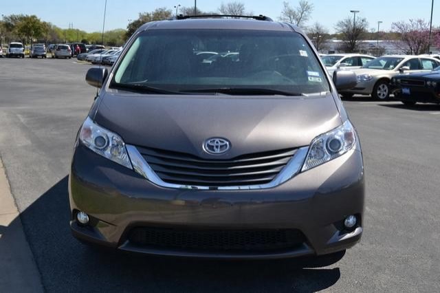 Toyota Sienna 2012 photo 4