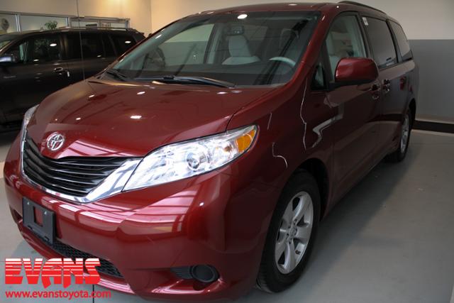 Toyota Sienna 2012 photo 1