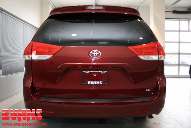 Toyota Sienna 2012 photo 3