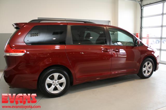 Toyota Sienna 2012 photo 5
