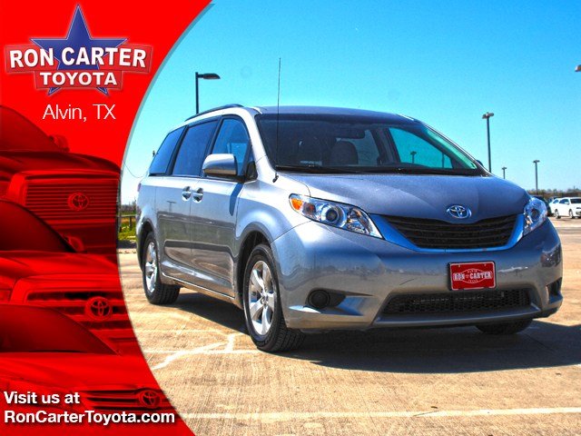Toyota Sienna 2012 photo 2