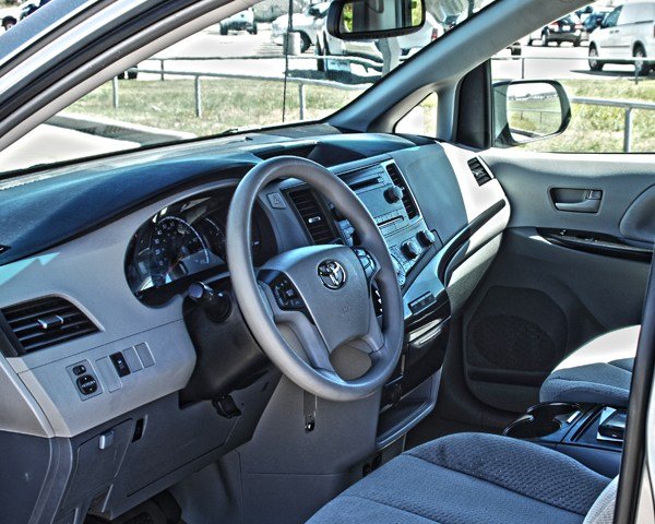 Toyota Sienna 2012 photo 5