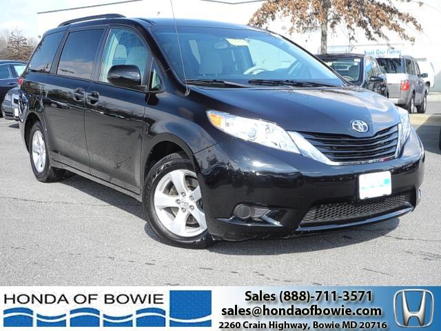 Toyota Sienna 2012 photo 1