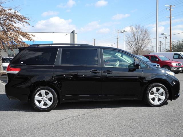 Toyota Sienna 2012 photo 2