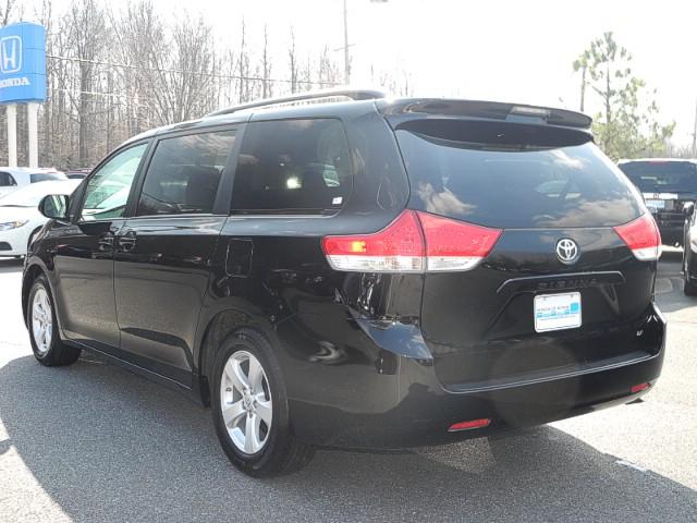 Toyota Sienna 2012 photo 4