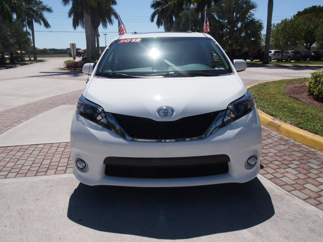 Toyota Sienna SLE --z71 Pkg Unspecified