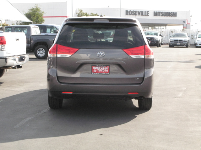 Toyota Sienna 2012 photo 4