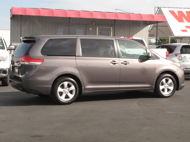 Toyota Sienna 2012 photo 5