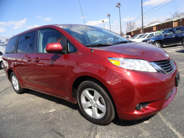 Toyota Sienna 2012 photo 5