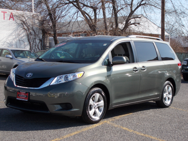 Toyota Sienna SLE --z71 Pkg Unspecified