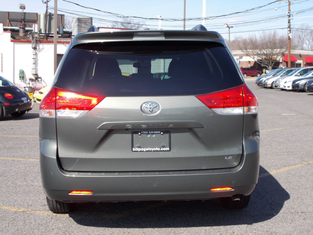 Toyota Sienna 2012 photo 4