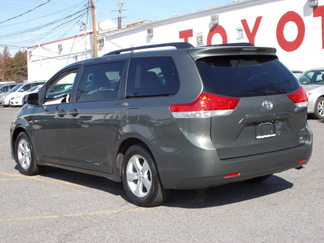 Toyota Sienna 2012 photo 5