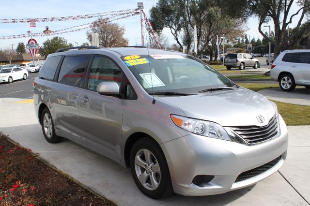 Toyota Sienna 2012 photo 4