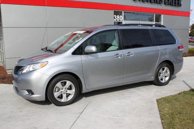 Toyota Sienna 2012 photo 5