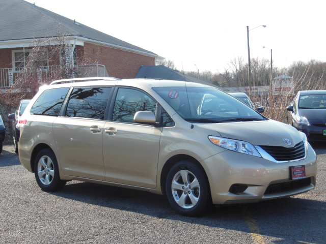Toyota Sienna SLE --z71 Pkg Unspecified
