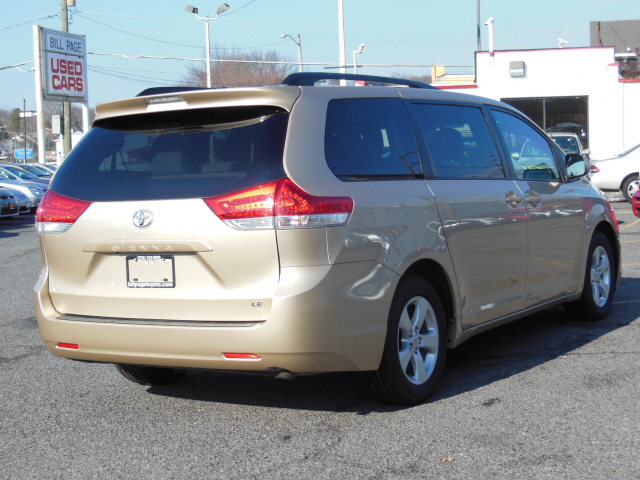 Toyota Sienna 2012 photo 1