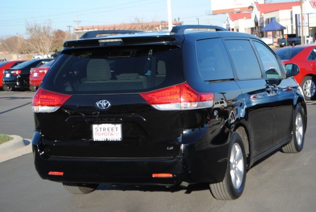 Toyota Sienna SLE --z71 Pkg Unspecified