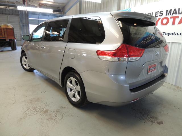 Toyota Sienna 2012 photo 4