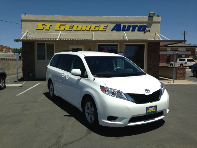Toyota Sienna 2012 photo 10