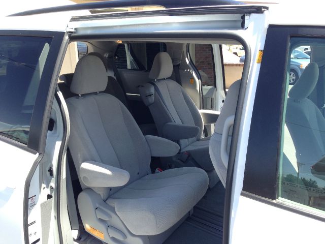 Toyota Sienna 2012 photo 4
