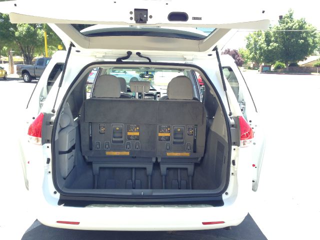 Toyota Sienna 2012 photo 5