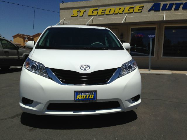 Toyota Sienna 2012 photo 7