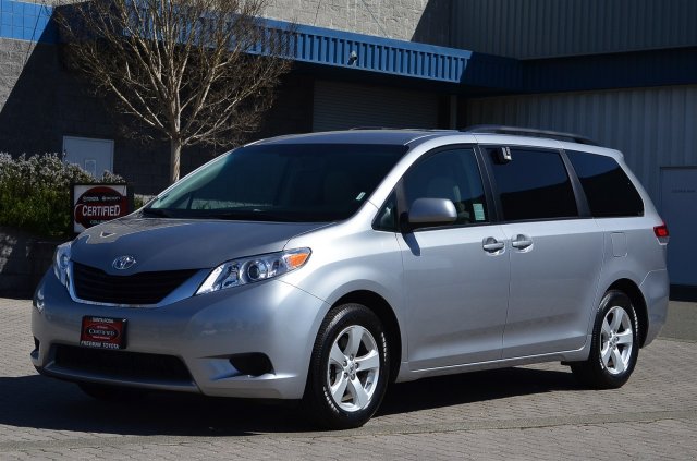 Toyota Sienna 2012 photo 1