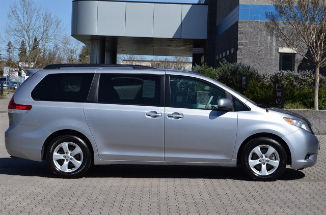 Toyota Sienna 2012 photo 5