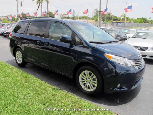 Toyota Sienna 1990 Chevrolet 25 MiniVan