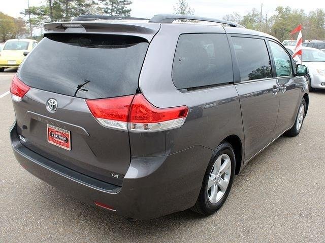 Toyota Sienna 2012 photo 2